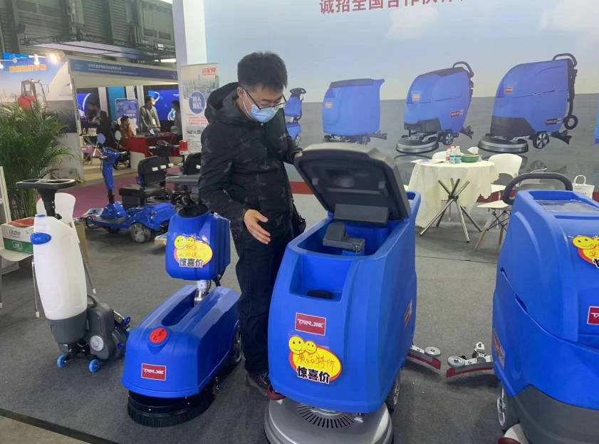 咸宁坦洁洗地机公司致力于电动洗地机的生产、销售和服务百家